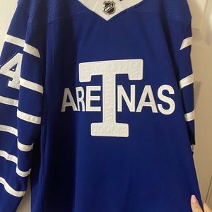 SOLD Toronto Maple Leafs Jersey Auston Matthews